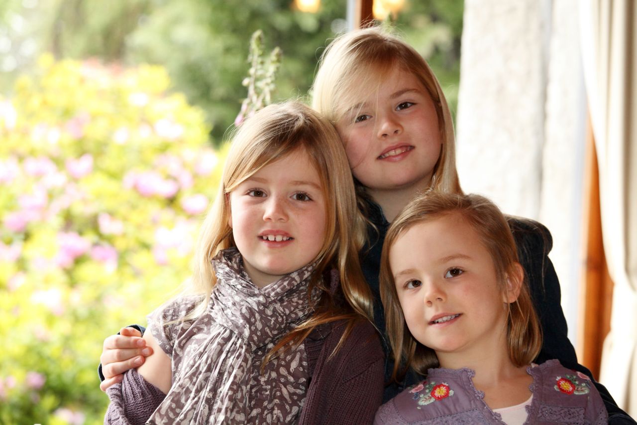 Las princesas Alexia, Catharina-Amalia y Ariane posan para las celebraciones de Navidad en 2012.