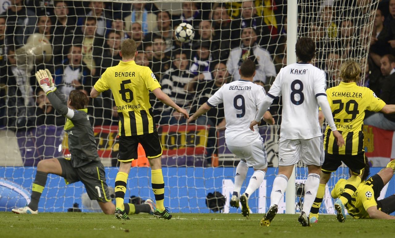 Substitute Karim Benzema finally made the breakthrough in the 82nd minute when he slotted home Ozil's pass from close-range to make it 1-0 on the night and 2-4 on aggregate.