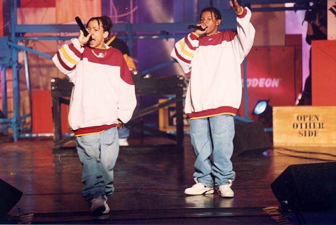 <a href="http://www.cnn.com/2013/05/01/showbiz/georgia-chris-kelly-obituary/index.html">Chris Kelly</a>, one-half of the 1990s rap duo Kris Kross, died on May 1 at an Atlanta hospital after being found unresponsive at his home, the Fulton County medical examiner's office told CNN.<br />Kelly, right, and Chris Smith shot to stardom in 1992 with the hit "Jump."