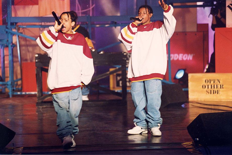 <a href="http://www.cnn.com/2013/05/01/showbiz/georgia-chris-kelly-obituary/index.html">Chris Kelly</a>, one-half of the 1990s rap duo Kris Kross, died on May 1 at an Atlanta hospital after being found unresponsive at his home, the Fulton County medical examiner's office told CNN.<br />Kelly, right, and Chris Smith shot to stardom in 1992 with the hit "Jump."