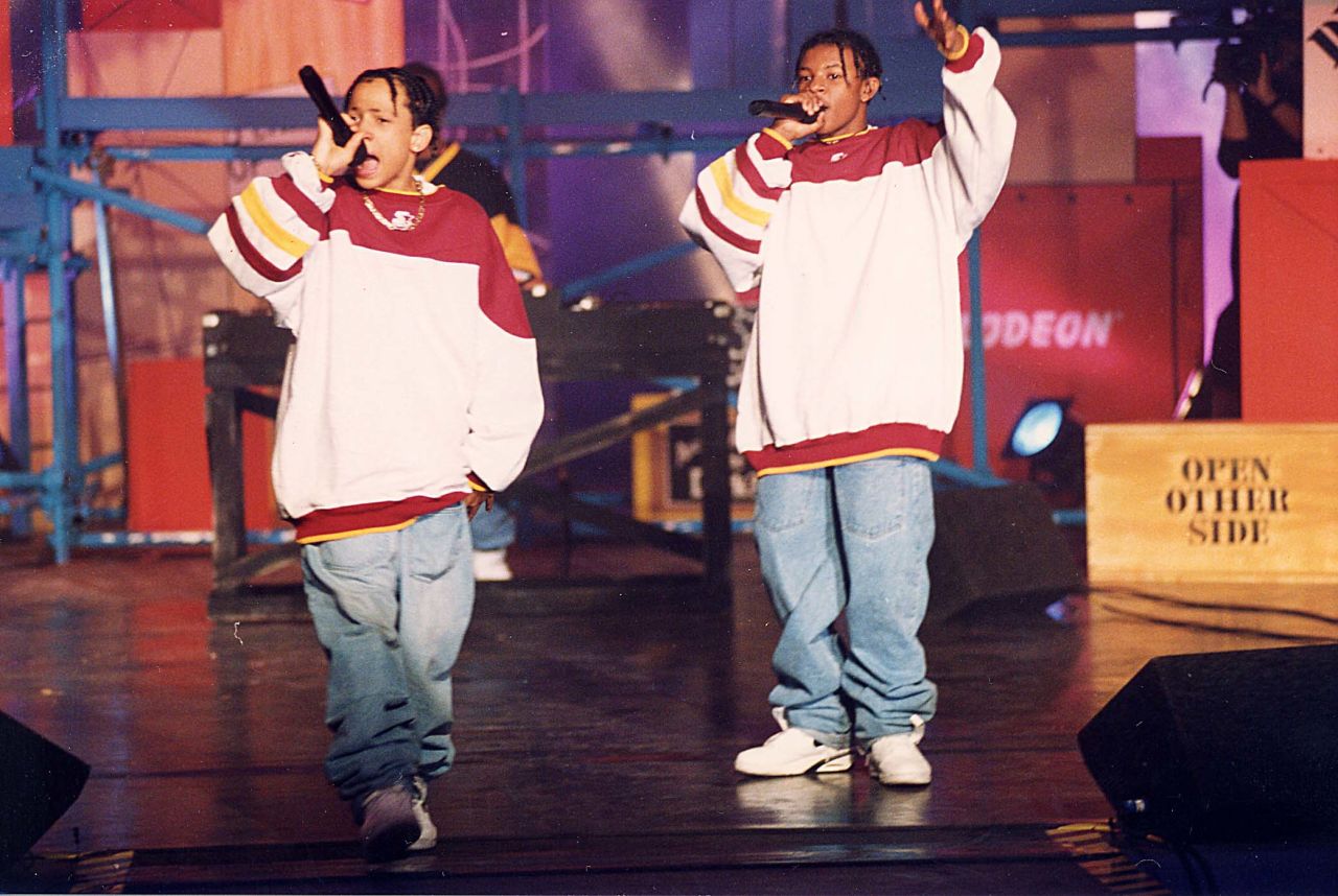 Chris Kelly, miembro del dúo de rap Kris Kross, falleció el 1 de mayo en Atlanta. Kelly, aquí a la derecha, y Chris Smith lograron saltar a la fama con el éxito "Jump", de 1992.