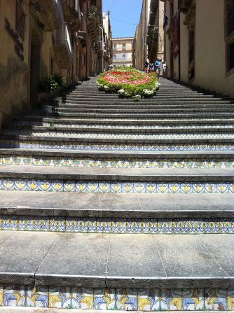 Attractions include the 142-step staircase of the Santa Maria del Monte, built in the 17th century, featuring hand-decorated majolica from different periods. 