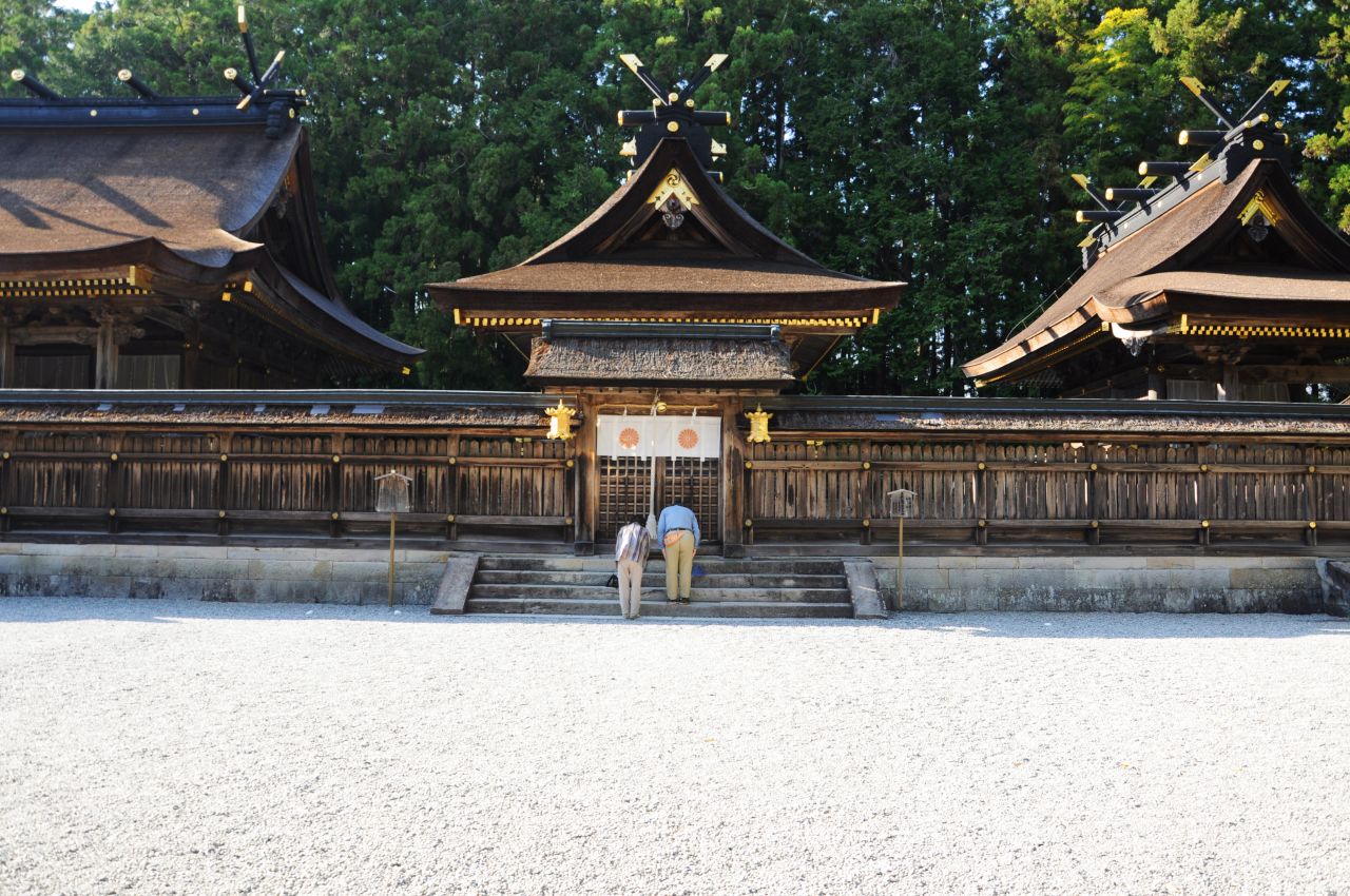 Relocated due to floods, Kumano Hongu Taisha was re-constructed based on the traditional architectural design of the original shrines.