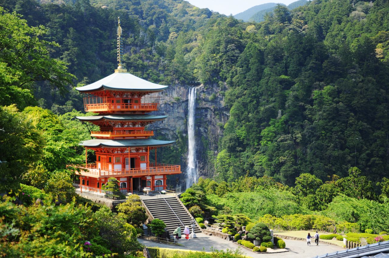<strong>Nachi Falls (Wakayama): </strong>Nachi Falls, at 133-meters high, is the biggest waterfall in Japan. It steals some of the attention from Kumano Nachi Taishai, a sacred shrine built close by. It's usually the last stop of the scenic pilgrimage known as Kumano Kodo.