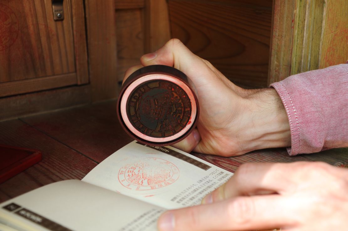 In addition to looking for the oji shrines, visitors need to hunt down stamp booths. Those who collect enough stamps will be given a small token at the Hongu information center.