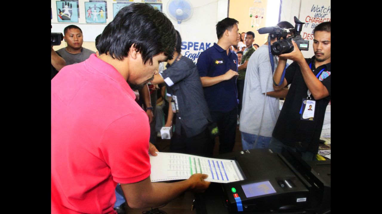 Pacquiao places his ballot into a vote-counting machine in Kiamba, Sarangani province, on May 10, 2010.