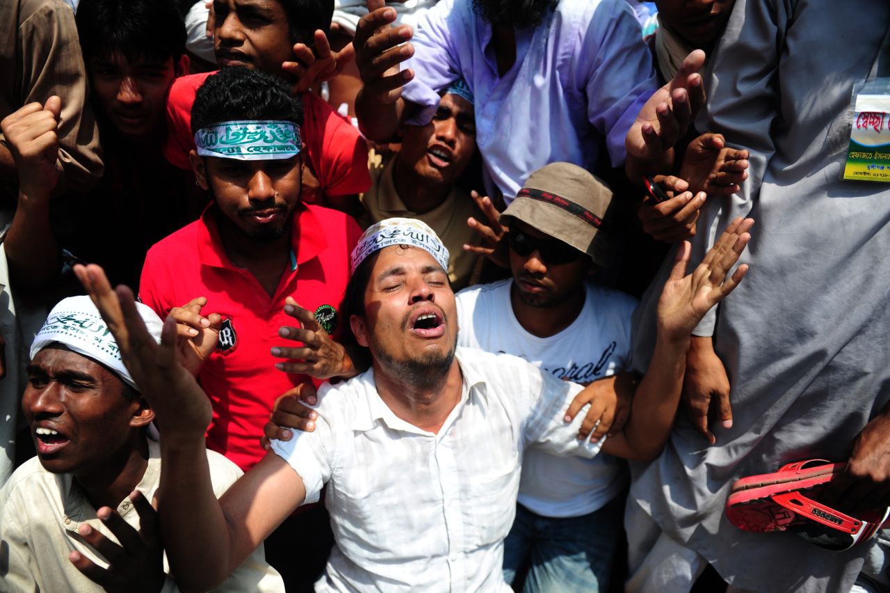 Islamist demonstrators pray during protests on May 5.