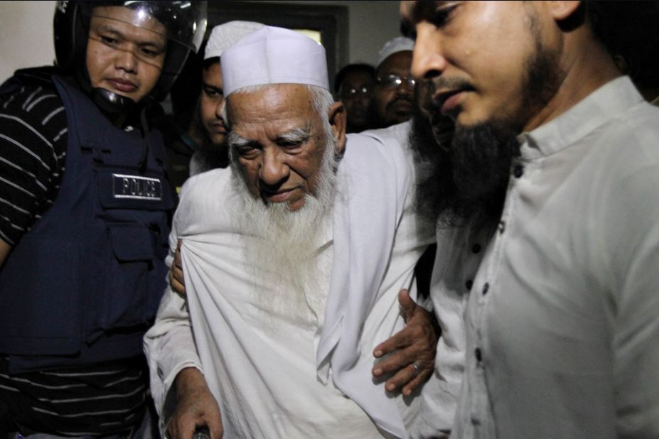 Bangladeshi police escort Allama Shah Ahmad Shafi, an Islamic leader and Hefazat-e-Islam movement veteran, from Dhaka on May 6.