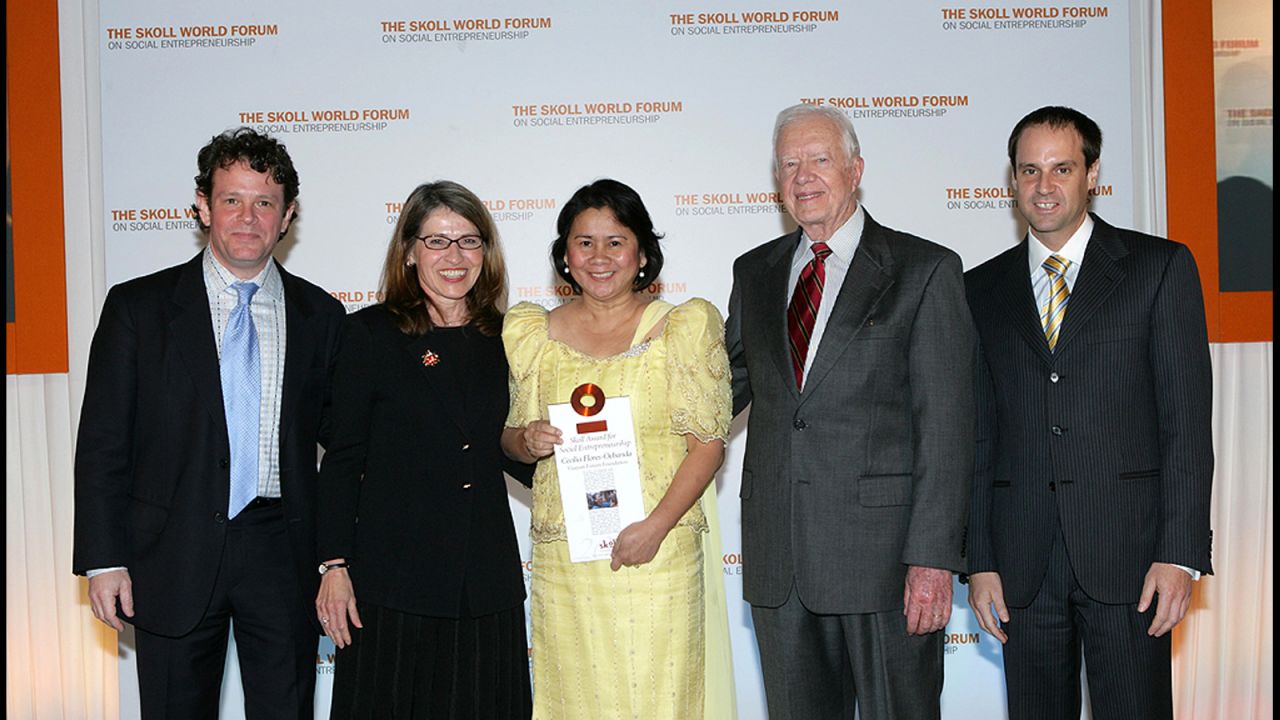 Oebanda with President Jimmy Carter at the 2008 Skoll World Forum where she recieved the Skoll Award for Social Entrepreneurship 