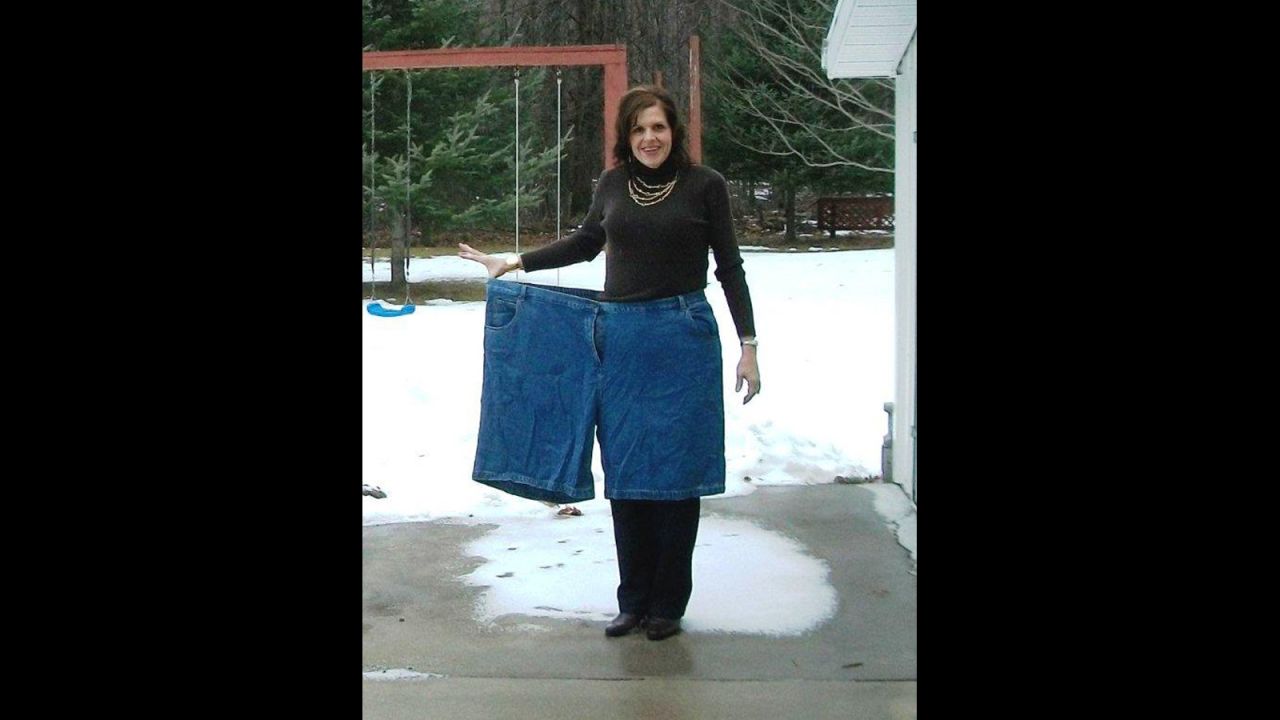 In March 2011, Borawski gave up soda and sweets and restricted her diet to 1,000 calories a day. Since then, she's lost more than 275 pounds. 