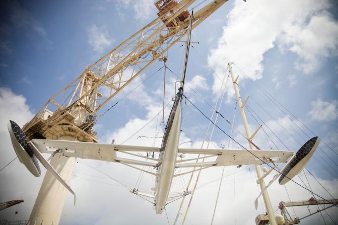 Hydroptere features six-meter wings called "floats." Once in full flight, just 2.5 square meters of the boat are in contact with the water. "We use hydrofoil wings, which lift up with the wind," Thebault told CNN. "It's exactly the same as an airplane -- we reduce drag and increase acceleration."