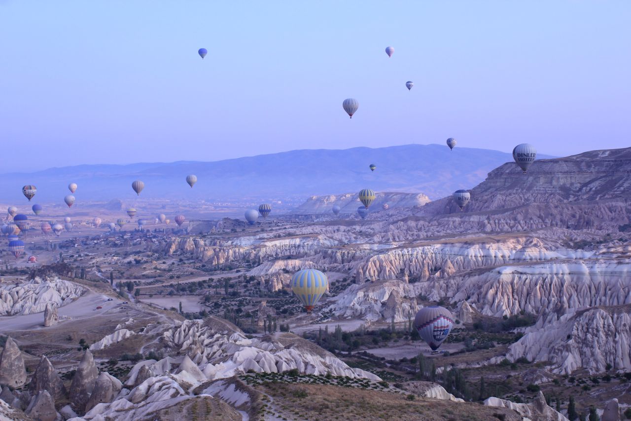 Kruti Rajiv Dalal vio el amanecer en un paseo en globo en Cappadocia, Turquía. "Es difícil resumir la experiencia (...) Pero lo primero que se me viene a la mente es que fue surreal".