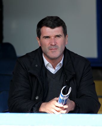 Roy Keane jugó para el Manchester United entre 1993 y 2005, pero el centrocampista de la República de Irlanda discutió de forma espectacular con el entrenador de Old Trafford después de que criticara a sus compa?eros de equipo en un canal de televisión del club. "Lo que noté en él ese día mientras estábamos discutiendo, fue que sus ojos empezaron a reducirse, casi a cuentas negras peque?itas. Daba miedo verlo. Y yo soy de Glasgow", escribe Ferguson.