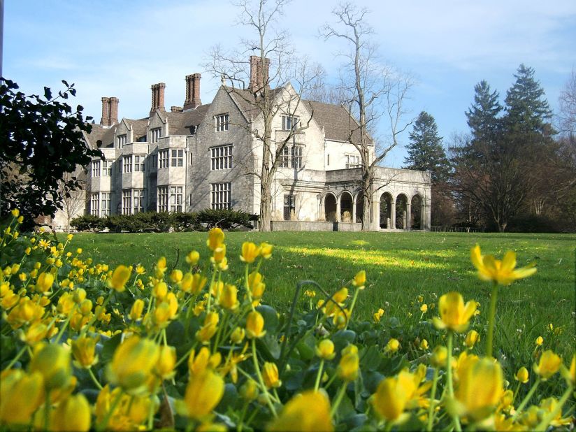 <a href="http://www.plantingfields.org" target="_blank" target="_blank">Coe Hall</a>, a 65-room Elizabethan-style mansion, was built from 1918-1921 by Walker & Gilette for William Robertson Coe. Coe was a marine insurance executive and his wife, Mai Coe, was the daughter of Henry Huttleston Rogers, one of the founders of Standard Oil. The house, furnished with antiques and artwork, is open for self-guided tours.