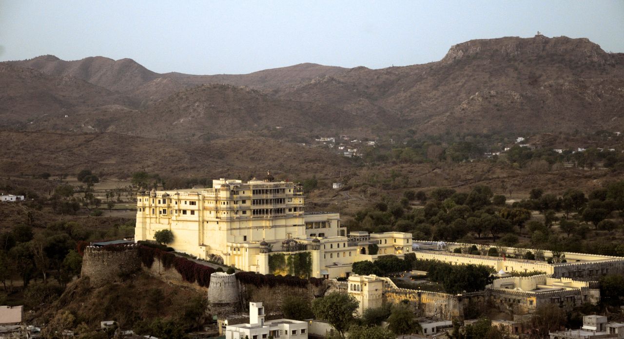 <strong>Devi Garh, Delwara: </strong>The picturesque Devi Garh, roughly 30 kilometers from the city of Udaipur, was royal residence to the rulers of Delwara principality from the 18th until the mid-20th century.  