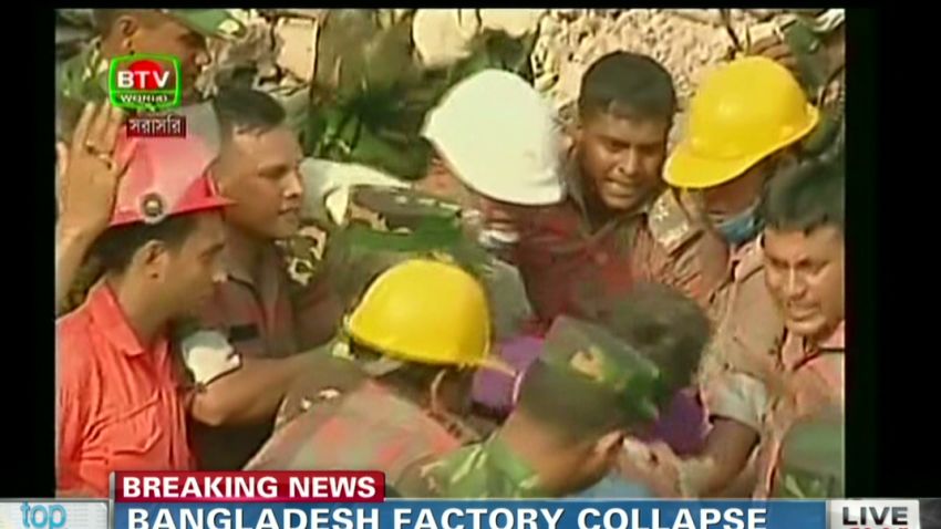 point bangladesh factory collapse woman rescued_00001317.jpg