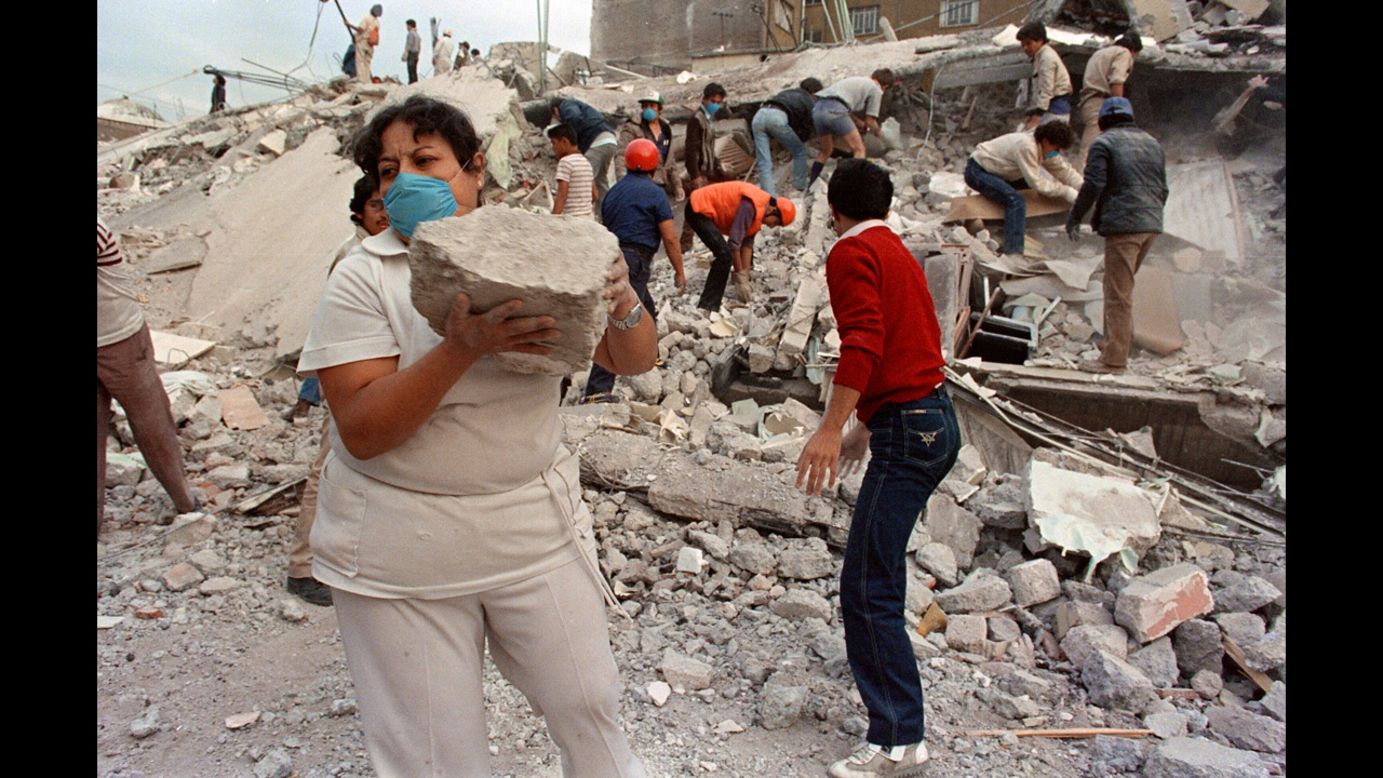 Three infants are pulled alive from the crumbled Benito Juarez Hospital seven days after a powerful earthquake hit the Mexican capital on September 19, 1985. With more than 10,000 people killed, the newborns became known as the "<a href="http://www.globalpost.com/dispatch/mexico/100201/miracle-babies-1985-earthquake" target="_blank" target="_blank">miracle babies</a>" of Mexico City.