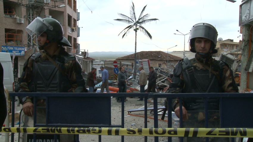 pkg jamjoom turkey syria tensions _00012209.jpg
