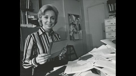 Popular psychologist Joyce Brothers died at 85 on Monday. "She passed away peacefully and in her home ... with her family all around her," her daughter Lisa Brothers Arbisser said. The family didn't disclose the cause of death. Click through the gallery for more on the life of this television pioneer: