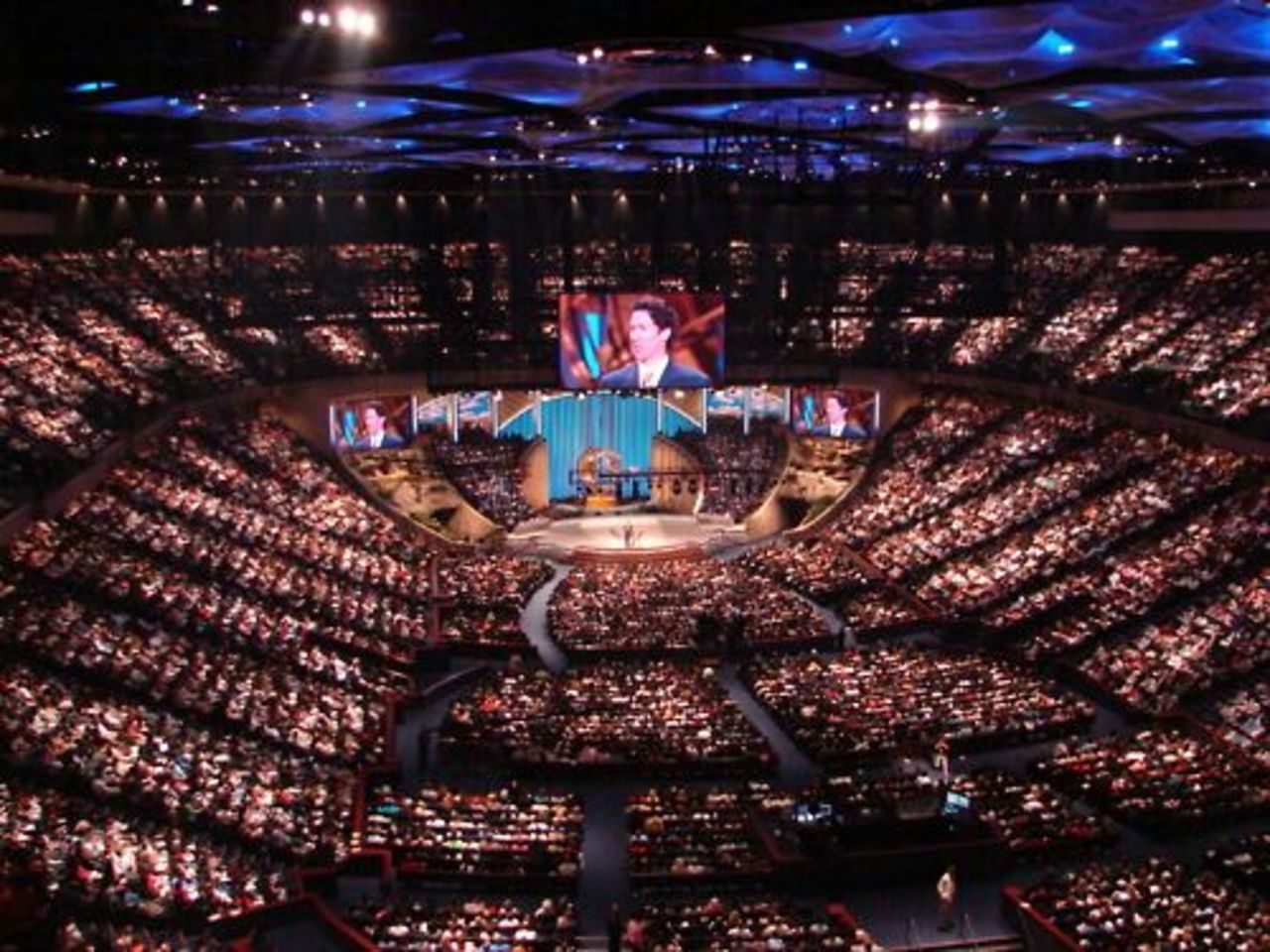 Sunday morning at Joel's place in Houston (Lakewood Church).