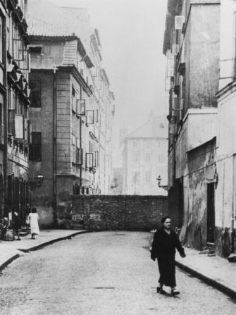 The ghetto was established in late 1941. Sealed with walls separating the area from the rest of Warsaw, it enclosed a population of about 400,000 people. This photo shows part of the 3-meter wall bordering the ghetto.