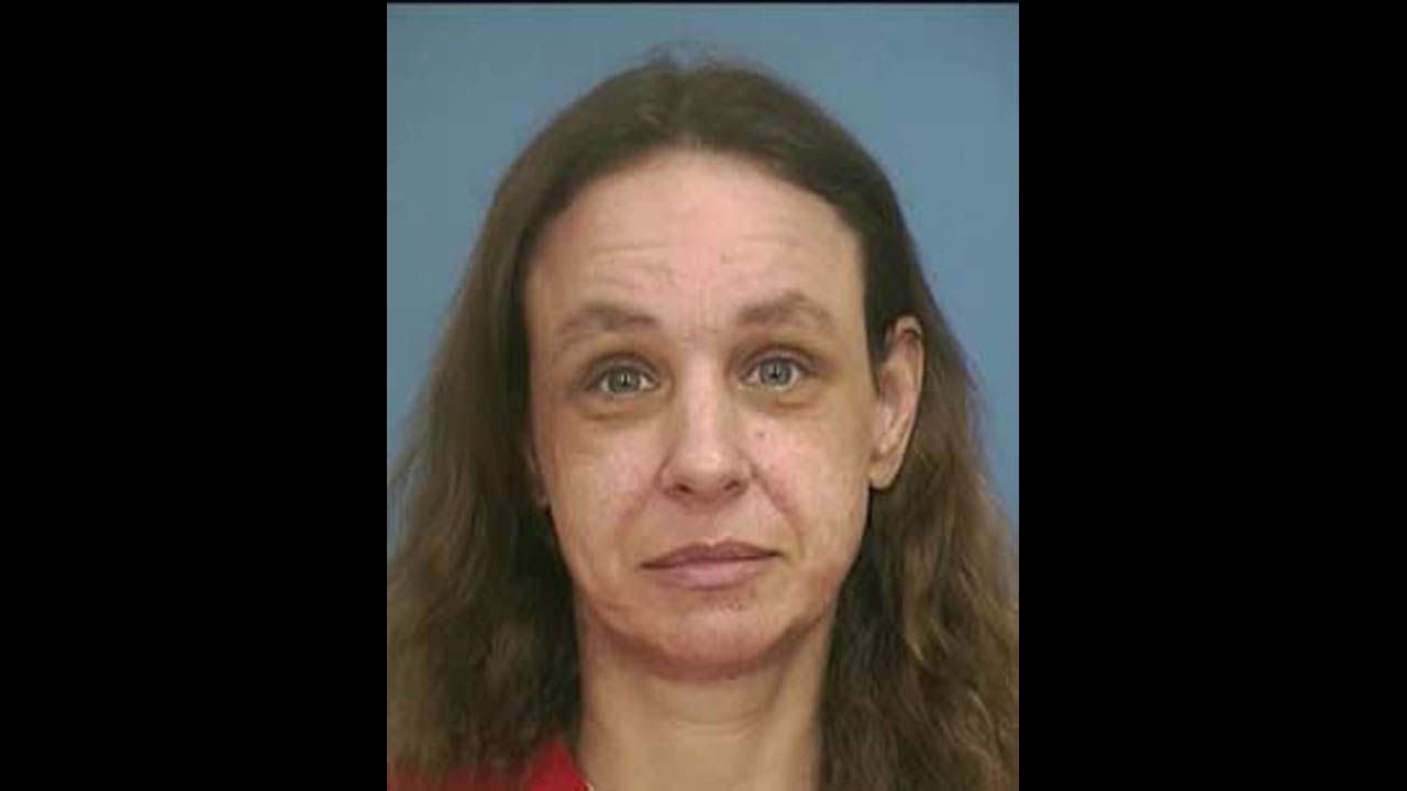 Lisa Jo Chamberlin (aka Chamberlain) was 31 when she murdered a 34-year-old man and a 37-year-old woman in Hattiesburg, Mississippi, in March 2004. She was sentenced on August 4, 2006.
