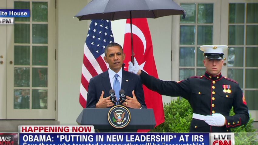 sot obama marines umbrellas in the rain _00003415.jpg