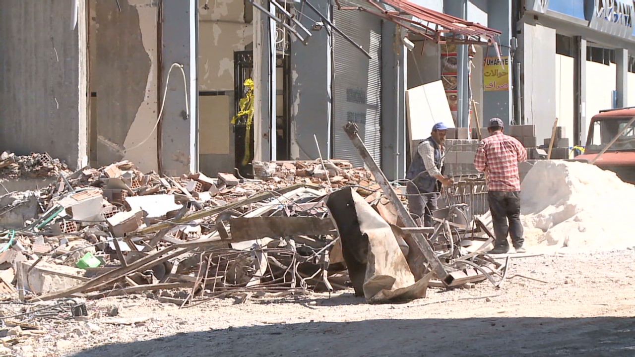 intl turkey syria spilling over wedeman pkg_00004513.jpg