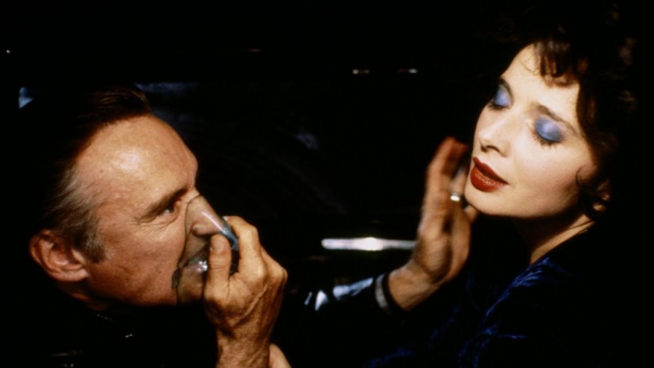 Dennis Hopper and Isabella Rosselini in 'Blue Velvet' 