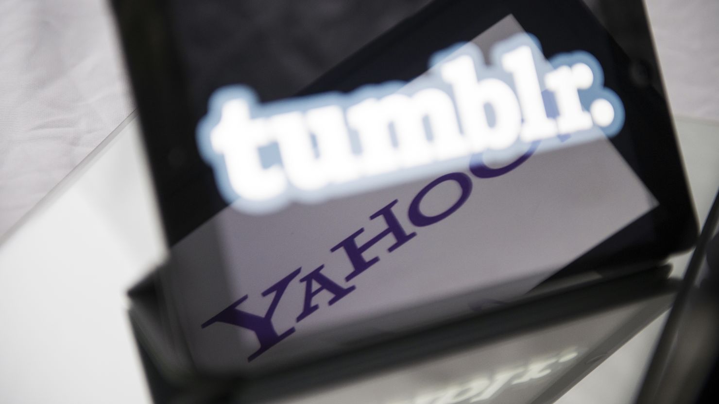 Popular blogging platform Tumblr, now owned by Yahoo, is asking iOS users to reset their passwords.