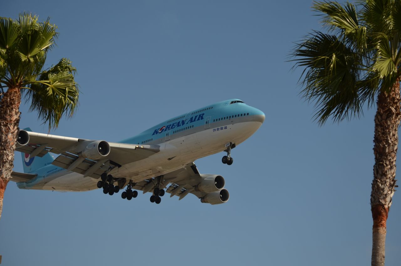 To get this shot of a Korean Air Boeing 747, Ana Peso staked out an In-N-Out Burger restaurant near Los Angeles International Airport -- a well-known location to veteran plane spotters. 