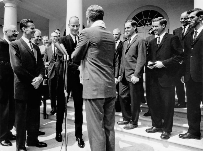 President John F. Kennedy awards Jim Whittaker the Hubbard Medal.