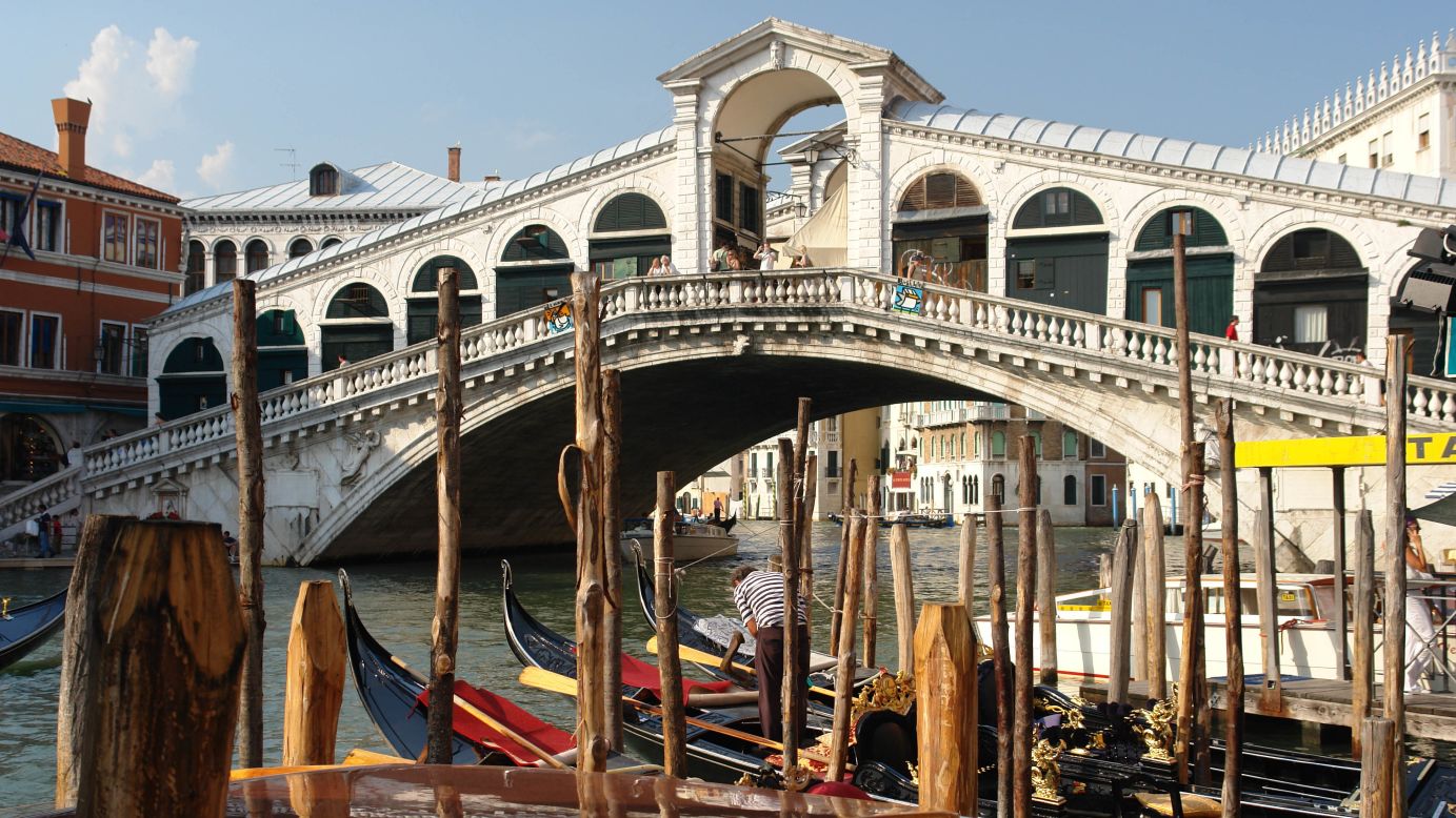 Rialto Bridge, Venice, Italy.