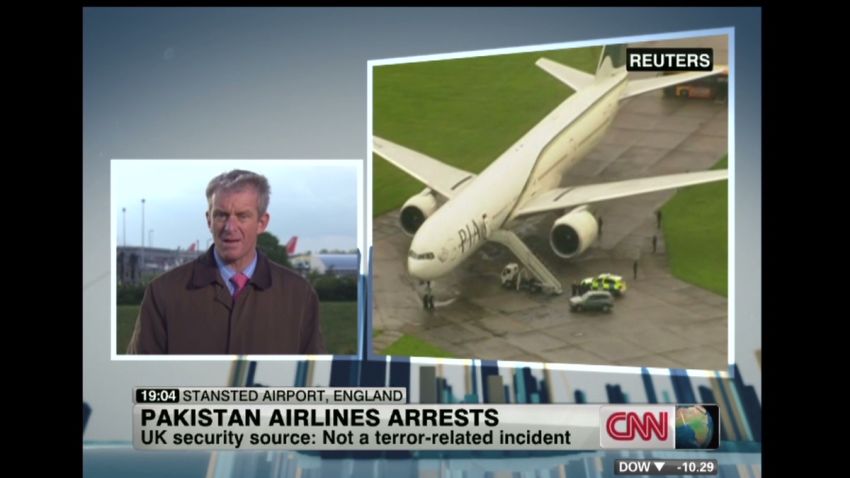 qmb.pakistanairlines.arrests.stansted.robertson_00004515.jpg