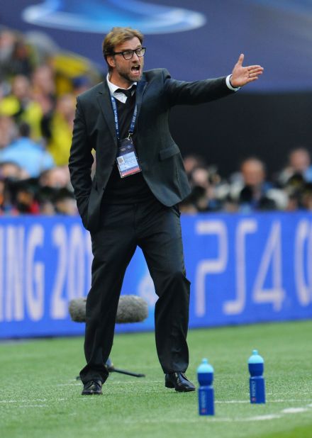 Head Coach Jurgen Klopp of Borussia Dortmund shouts from the sidelines during the match.