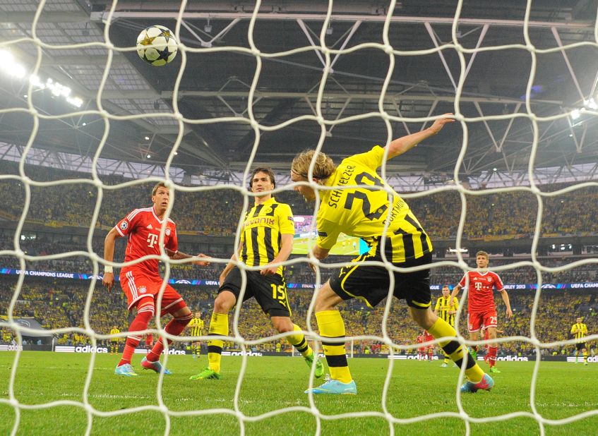 Bayern Munich's striker Mario Mandzukic, left, scores the opening goal of the match.