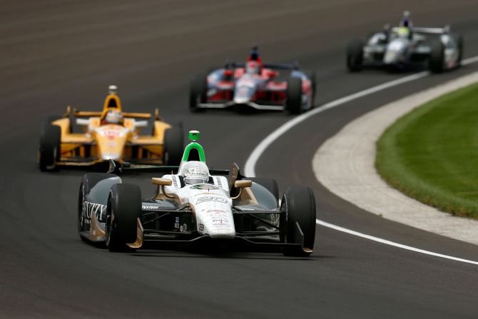  Ed Carpenter in car No. 20 leads a pack.