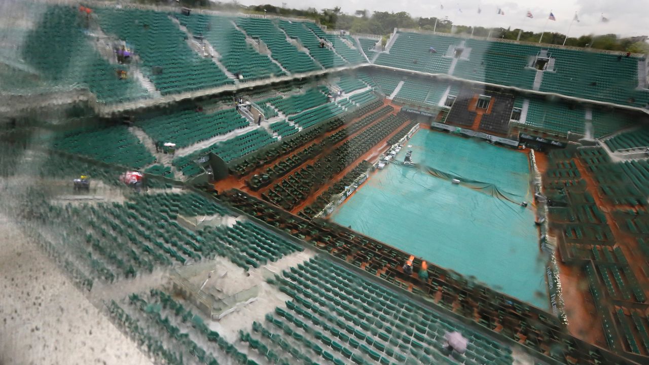 Rain causes delays on the third day of the French Open in Paris, on May 28, as a covering tries to keep the Philippe Chatrier central court at Roland Garros stadium dry. 