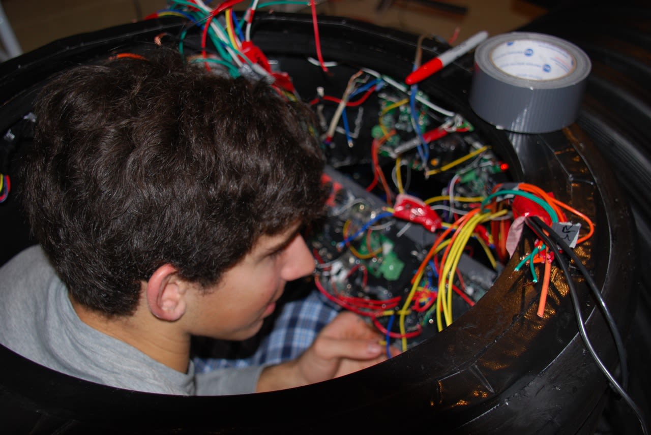 The submarine is rigged with fuses, back-up batteries, a radio, siren, strobe lights, breathing apparatus and a pump system for if the vessel begins taking on water.