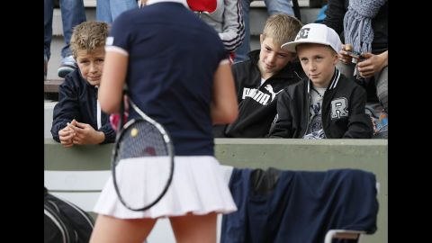 Young fans watch Elina Svitolina of Ukraine during her match against Varvara Lepchenko of the United States on May 29.