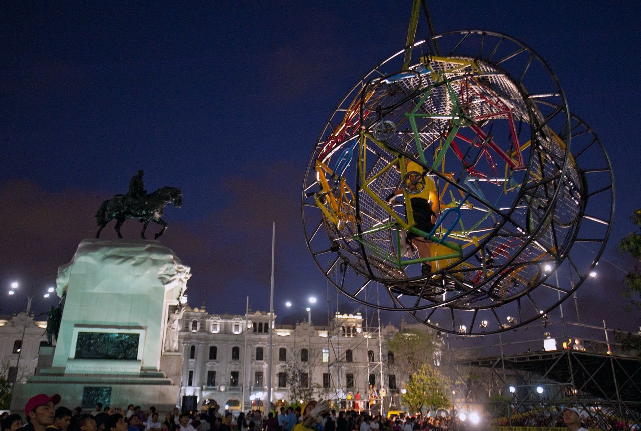 Peruvian and French actors of the street theater company Generik Vapeur perform during the Lima Rueda parade at San Martin Square in downtown Lima.