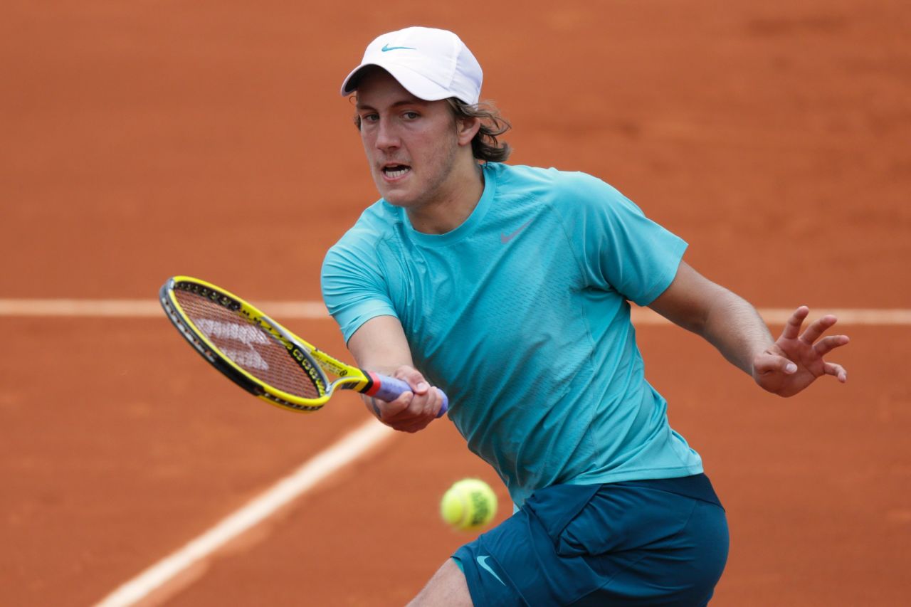 Pouille returns to Dimitrov during their match on May 30.