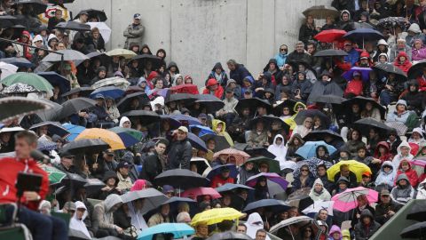 Spectators sit in the rain at the Suzanne Lenglen court on May 30.