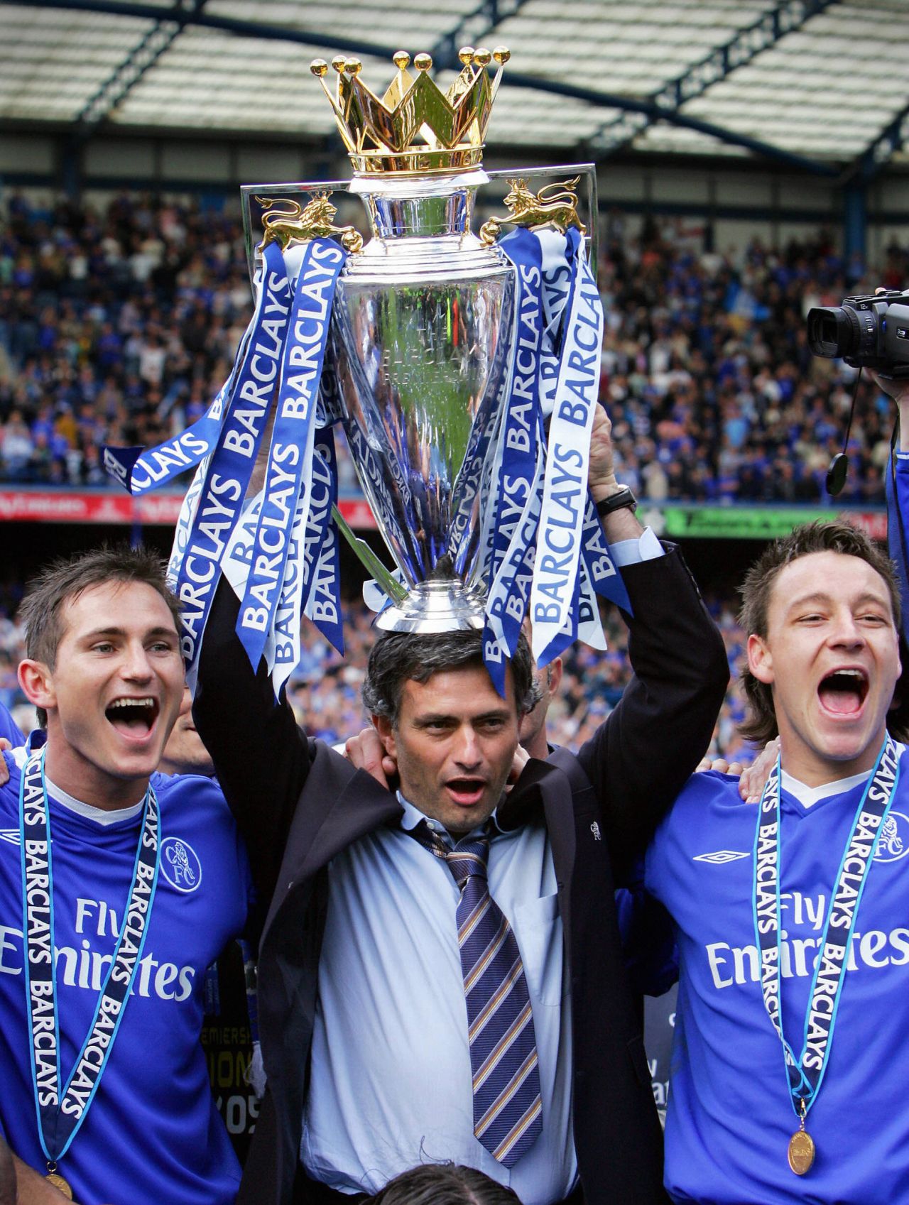 Mourinho left Porto after their European success and joined Chelsea in June 2004, declaring at his first press conference: "I am a special one." He led the club to their first English league title in over 50 years in his first season at Stamford Bridge. Frank Lampard (L) and John Terry were two of his most trusted players. He left in September 2007 after winning five major trophies.