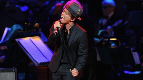 NEW YORK, NY - APRIL 03: Bruno Mars performs during the 2012 Concert for the Rainforest Fund at Carnegie Hall on April 3, 2012 in New York City. (Photo by Jamie McCarthy/Getty Images)