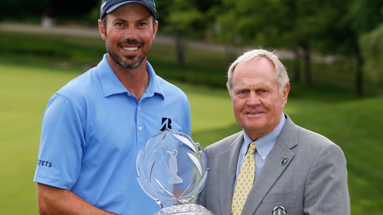 Matt Kuchar poses with the winner's trophy and Memorial Tournament host Jack Nicklaus at Muirfield Village.