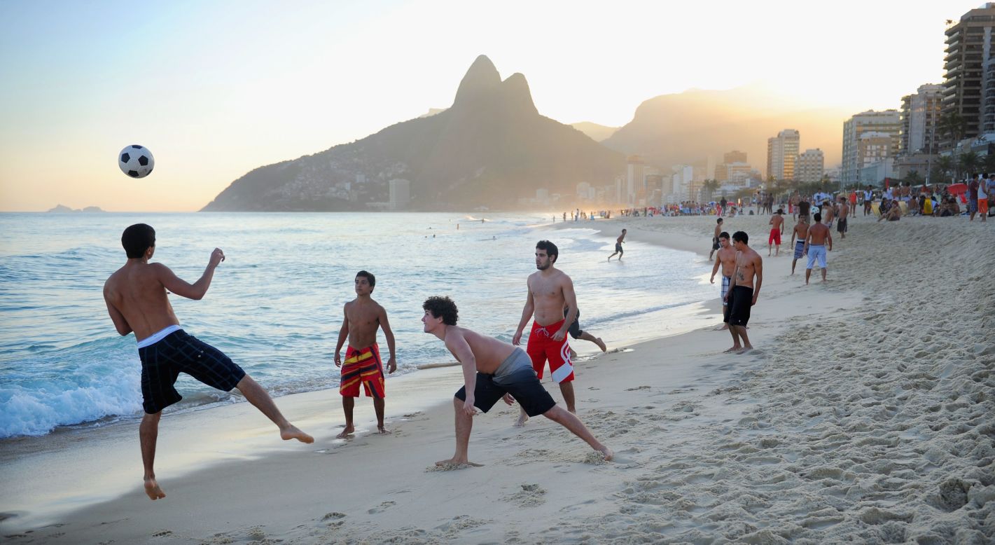 Nice weather, a quiet beach and exciting chess battles in Brazil