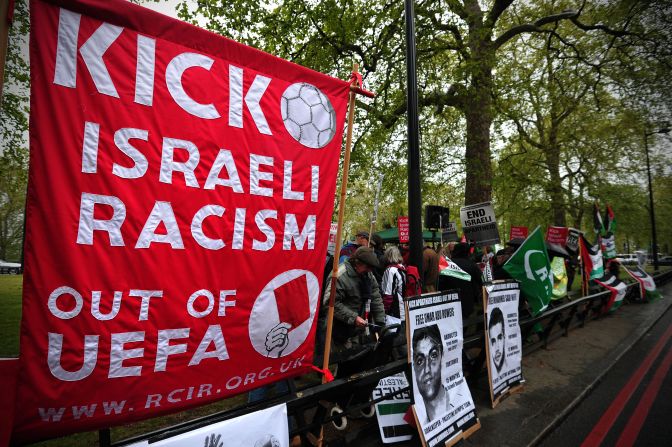 This year Sarsak was part of a protest outside the UEFA Congress in London. Demonstrators were calling for a boycott of the European Under-21 Championship in Israel.