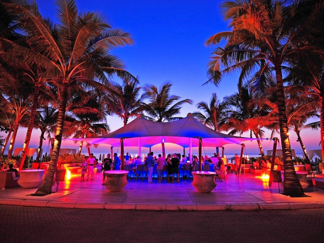 Catch Beach Club: world's purplest bar? 