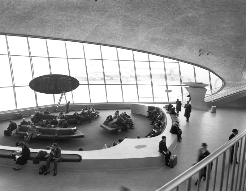 From an aesthetic point of view, the former TWA terminal remains a beautiful and inspiring building. 